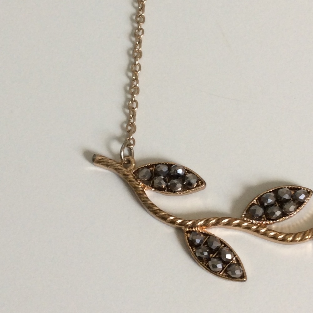 LC Marcasite style Leaf Necklace - Picture 5 of 9